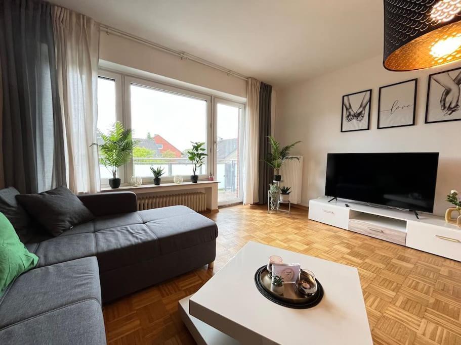 Stever-aue Apartment *